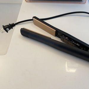 Hot Tools 9in flat iron